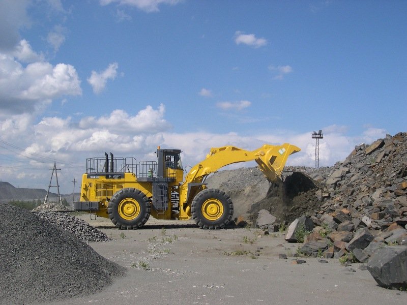 Колесный фронтальный погрузчик Komatsu WA900-3EO