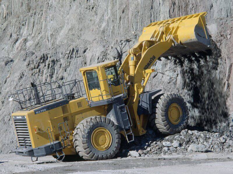 Колесный фронтальный погрузчик Komatsu WA700-3