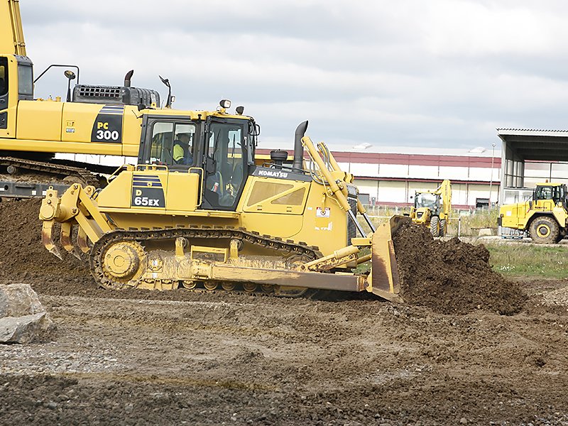 Бульдозер Komatsu D65PX-16