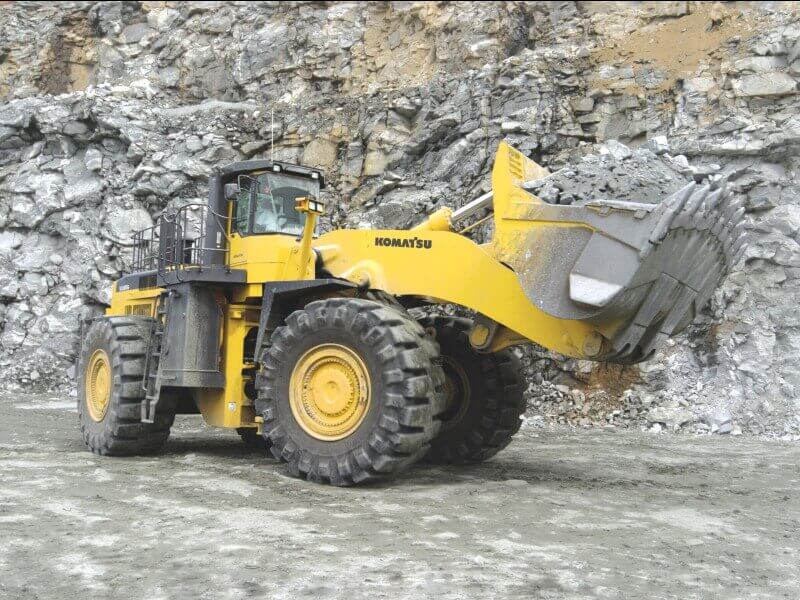 Колесный фронтальный погрузчик Komatsu WA900-3EO