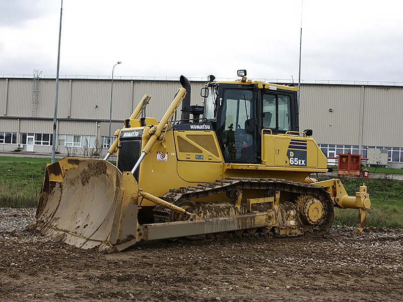 Бульдозер Komatsu D65PX-16