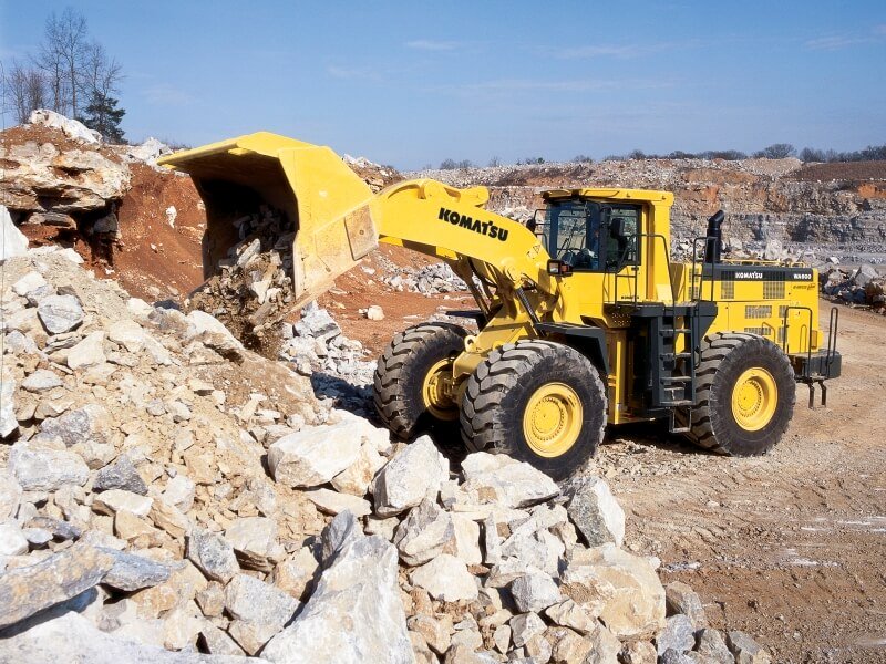 Колесный фронтальный погрузчик Komatsu WA600-6