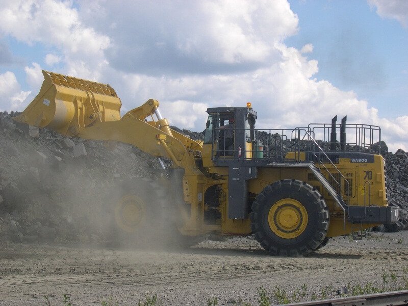 Колесный фронтальный погрузчик Komatsu WA900-3EO