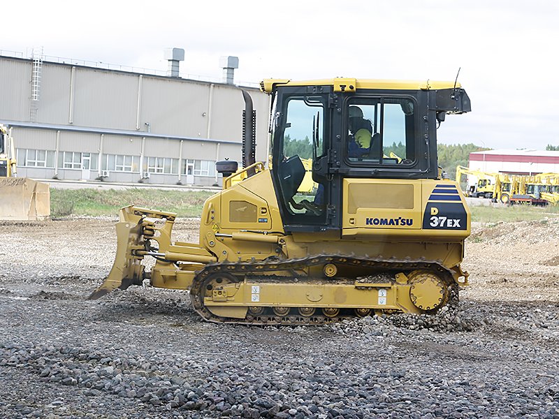 Бульдозер Komatsu D37EX/PX-22