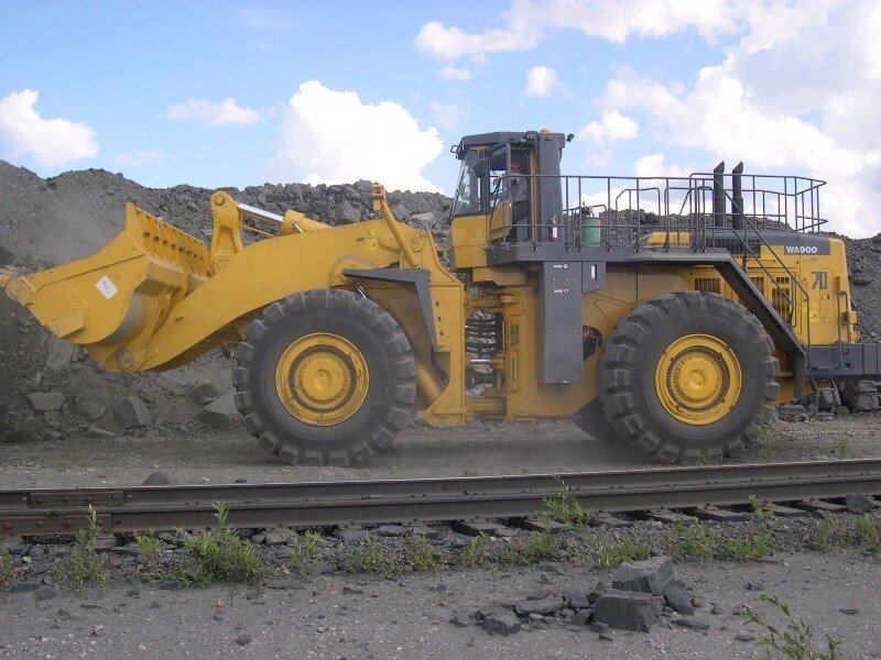 Колесный фронтальный погрузчик Komatsu WA900-3EO