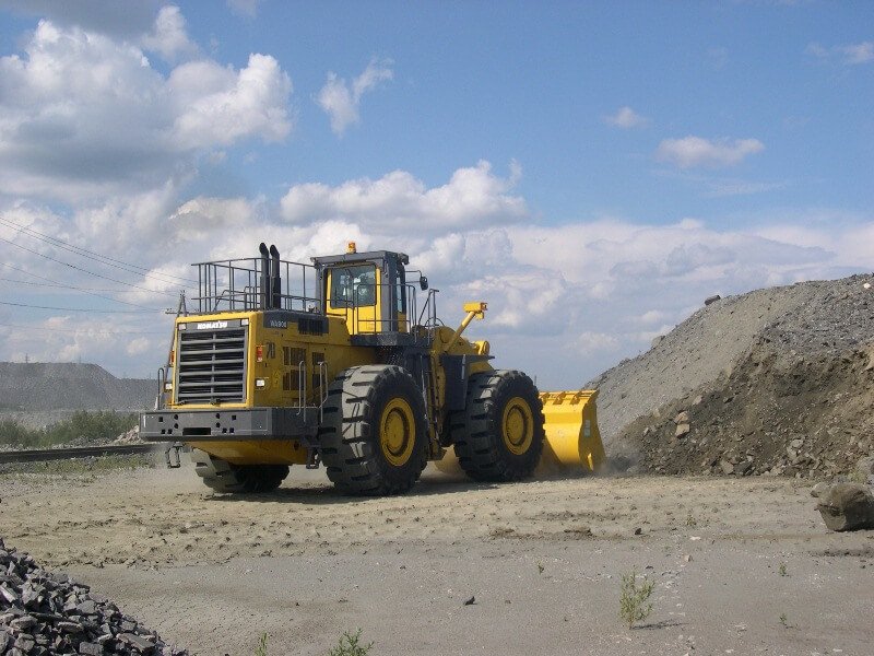 Колесный фронтальный погрузчик Komatsu WA900-3EO