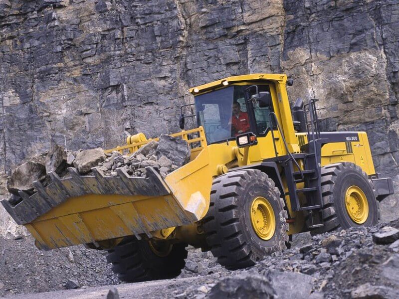 Колесный фронтальный погрузчик Komatsu WA500-6