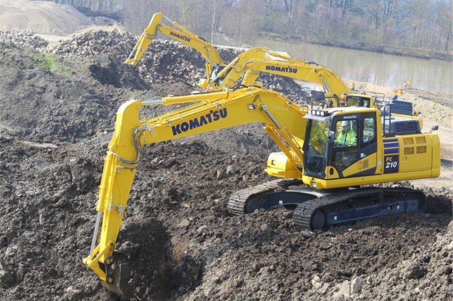 Komatsu PC210-10M0