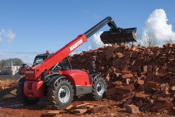 Уборка территории с помощью погрузчика Manitou Погрузчик Manitou