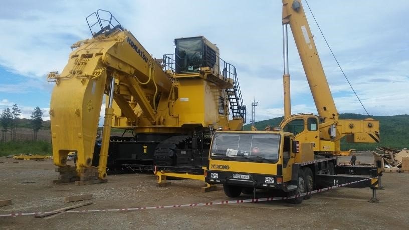 Сборка экскаватора Komatsu на территории заказчика