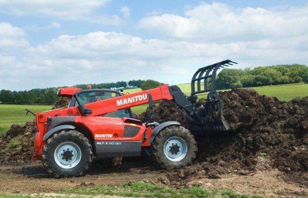 Телескопический погрузчик Manitou в работе Телескопический погрузчик Manitou
