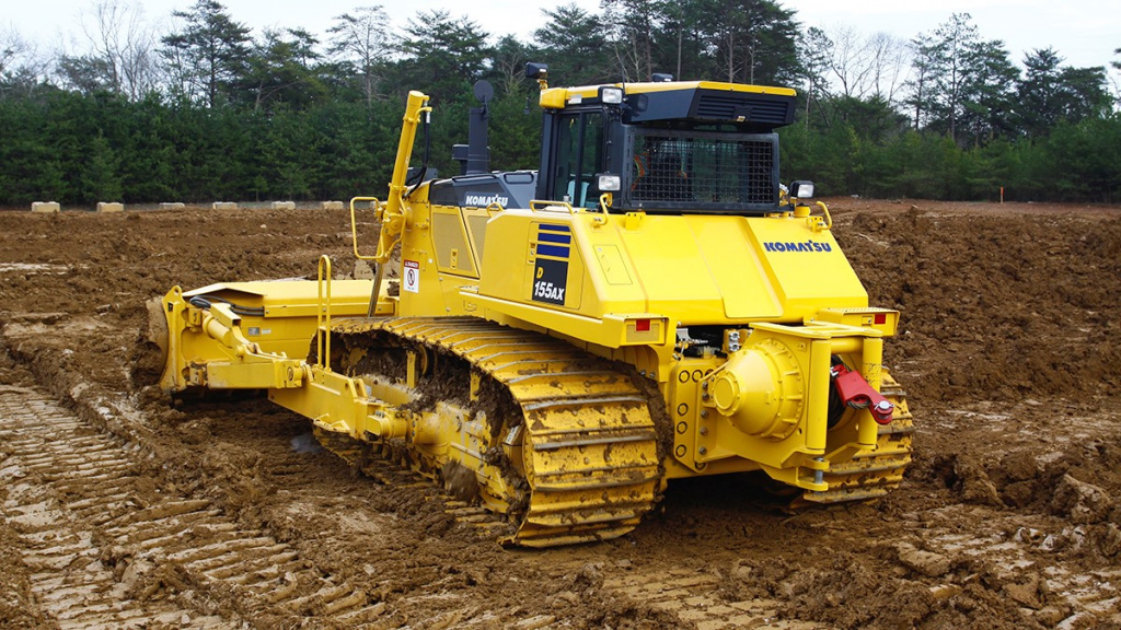 Бульдозер Komatsu в грязи