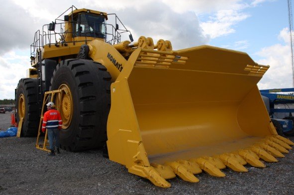 Тяжелый погрузчик Komatsu WA1200