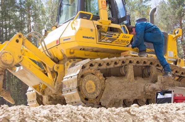 Проблемы с техникой Komatsu не всегда можно устранить прямо на месте Ремонт бульдозера Komatsu