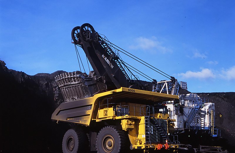 Самосвал Komatsu 930E-4