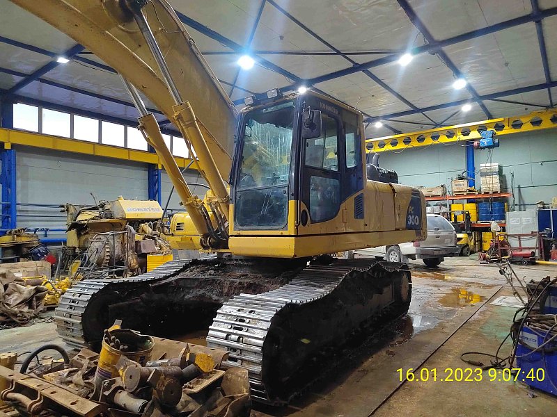 Гусеничный экскаватор Komatsu PC300-8M0 (Y301715)