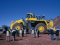 Колесный фронтальный погрузчик Komatsu WA1200-6 изображение 3