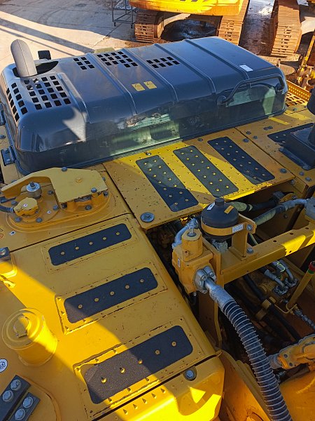 Гусеничный экскаватор Komatsu PC210-10M0 (DBCDR104)