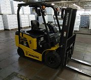 Вилочные погрузчики Komatsu FB25-12 – универсалы для улицы и помещений