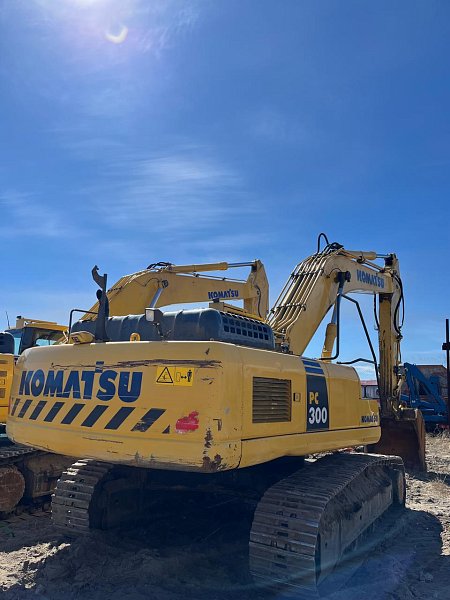 Гусеничный экскаватор Komatsu PC300-8M0 (Y301690)