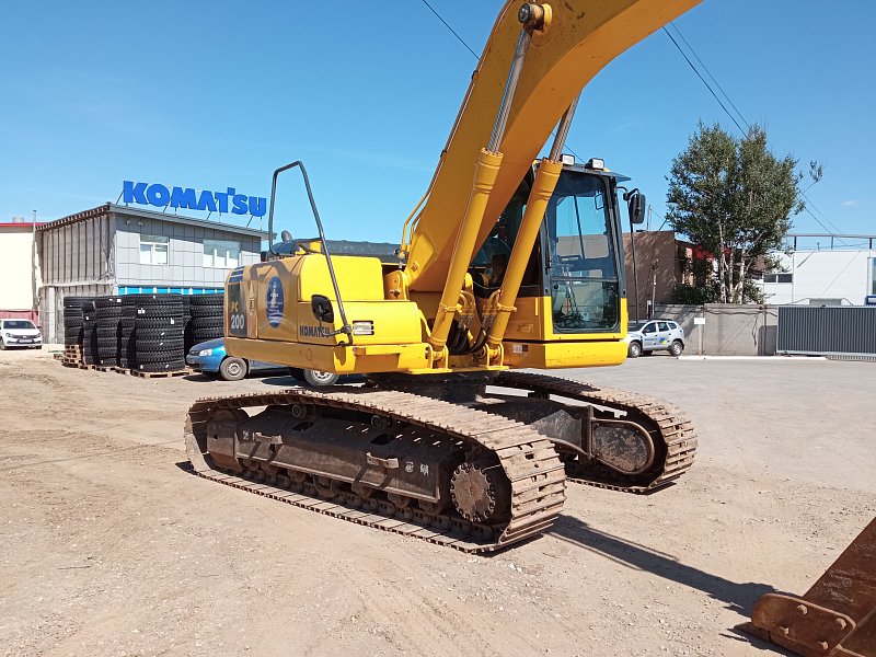 Гусеничный экскаватор Komatsu PC200-8 (358521)
