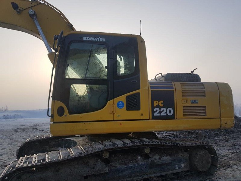 Гусеничный экскаватор Komatsu PC220-8M0 (Y221242)