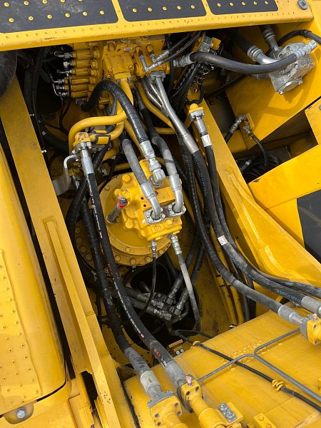 Гусеничный экскаватор Komatsu PC300-8M0 (DBBLR053)