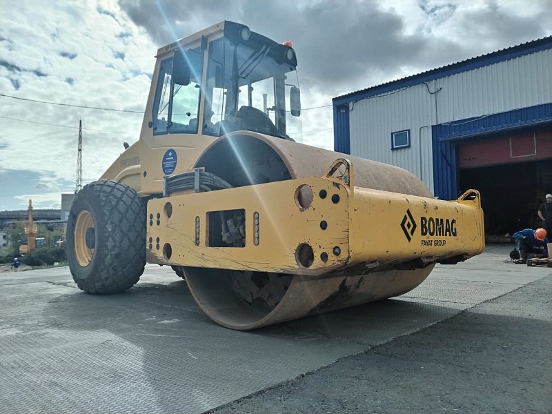 Грунтовый каток Bomag BW 215 D-40