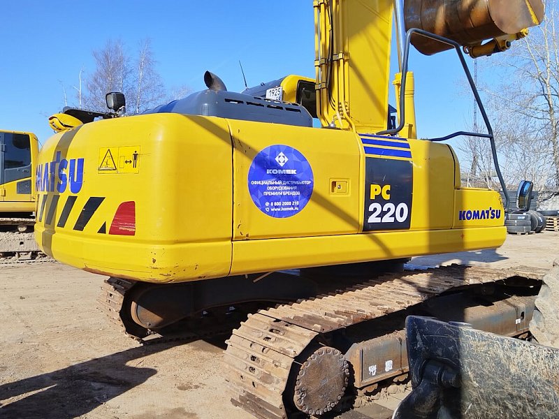 Гусеничный экскаватор Komatsu PC220-8M0