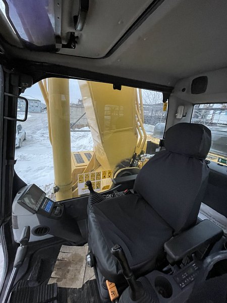 Гусеничный экскаватор Komatsu PC300-8M0 (Y301665)