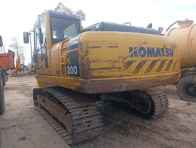 Гусеничный экскаватор Komatsu PC200-8M0 (358617)