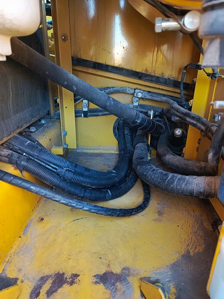 Гусеничный экскаватор Komatsu PC210-10M0 (DBCDR104)