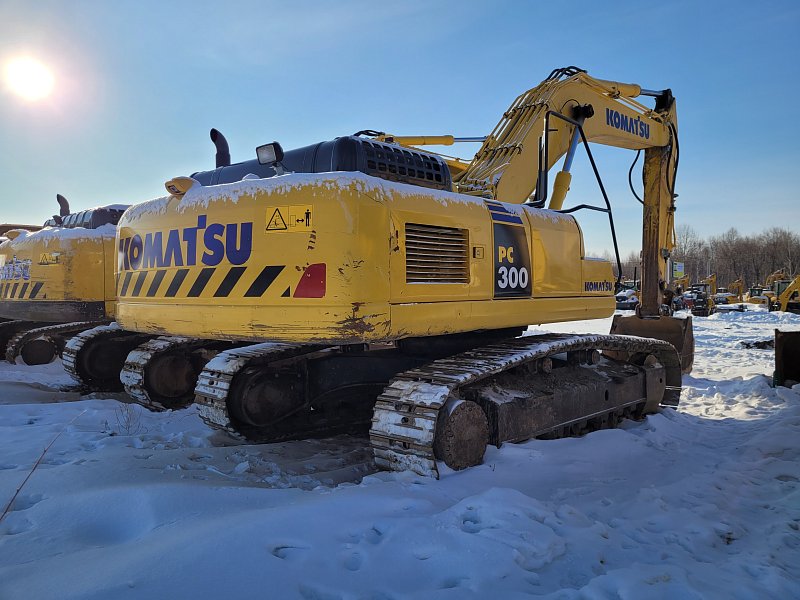 Гусеничный экскаватор Komatsu PC300-8M0 (DBBLR045)