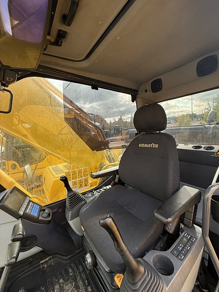 Гусеничный экскаватор Komatsu PC300-8M0 (Y301714)