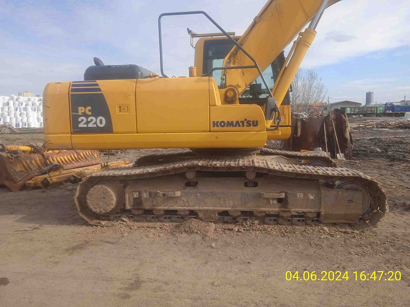 Гусеничный экскаватор Komatsu PC220-8 (85894)