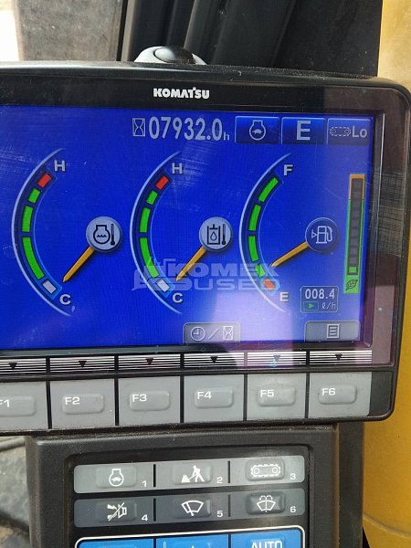 Гусеничный экскаватор Komatsu PC200-8M0 (Y201209)