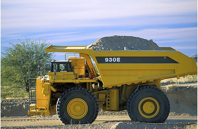 Самосвал Komatsu 930E-4