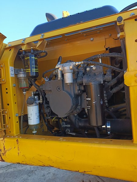 Гусеничный экскаватор Komatsu PC210-10M0 (DBCDR104)
