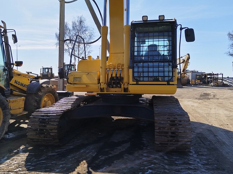 Гусеничный экскаватор Komatsu PC220-8M0