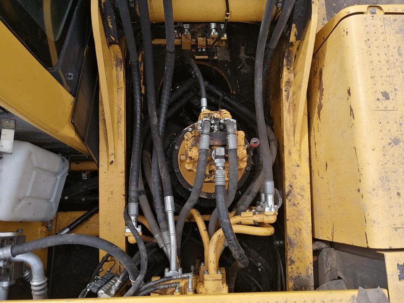 Гусеничный экскаватор Komatsu PC300-8M0 (Y301209)