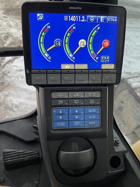 Гусеничный экскаватор Komatsu PC300-8M0 (Y301665)