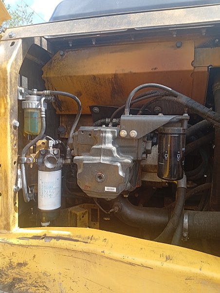 Гусеничный экскаватор Komatsu PC200-8M0 (358617)