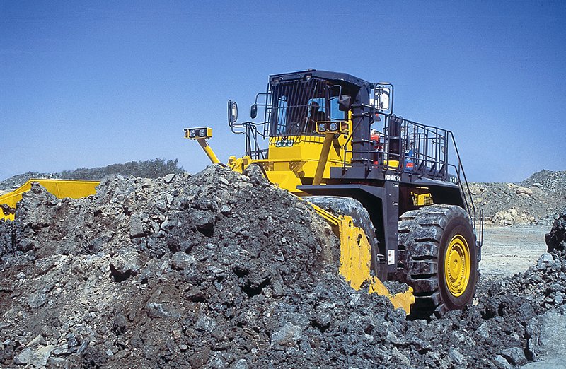 Колесный бульдозер Komatsu WD900