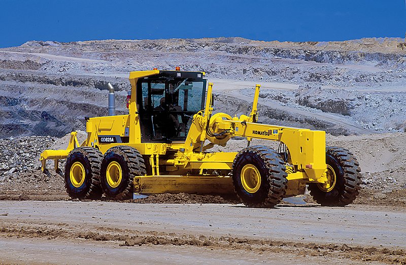 Автогрейдер Komatsu GD825A-2