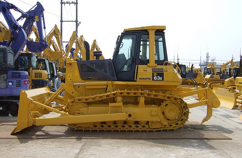 Бульдозер Komatsu D63E-12