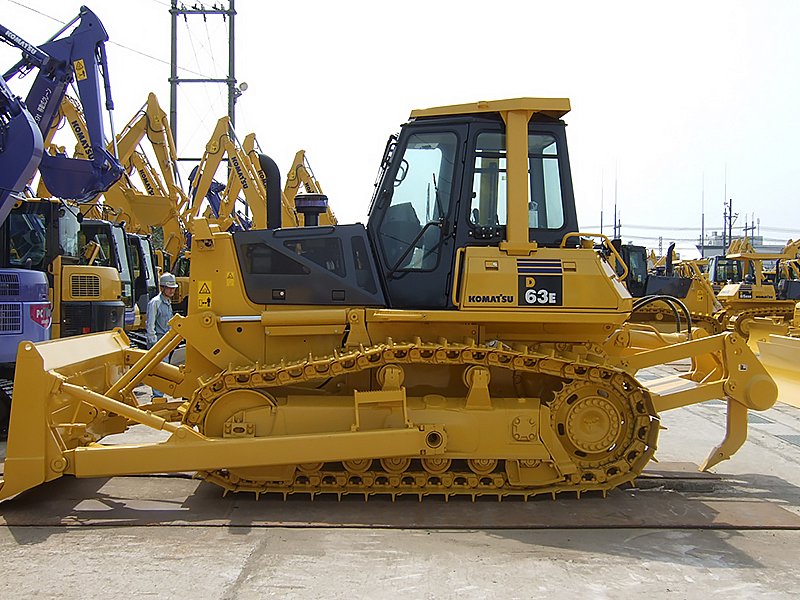 Бульдозер Komatsu D63E-12