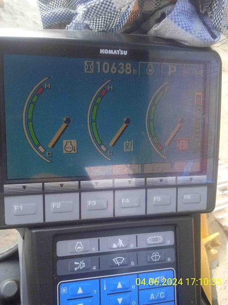 Гусеничный экскаватор Komatsu PC220-8 (85894)