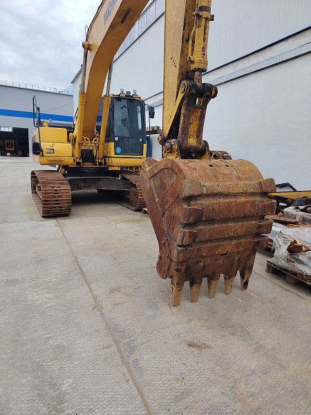 Гусеничный экскаватор Komatsu PC200-8M0 (Y201656)