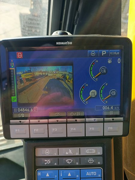 Гусеничный экскаватор Komatsu PC210-10M0 (DBCDR104)