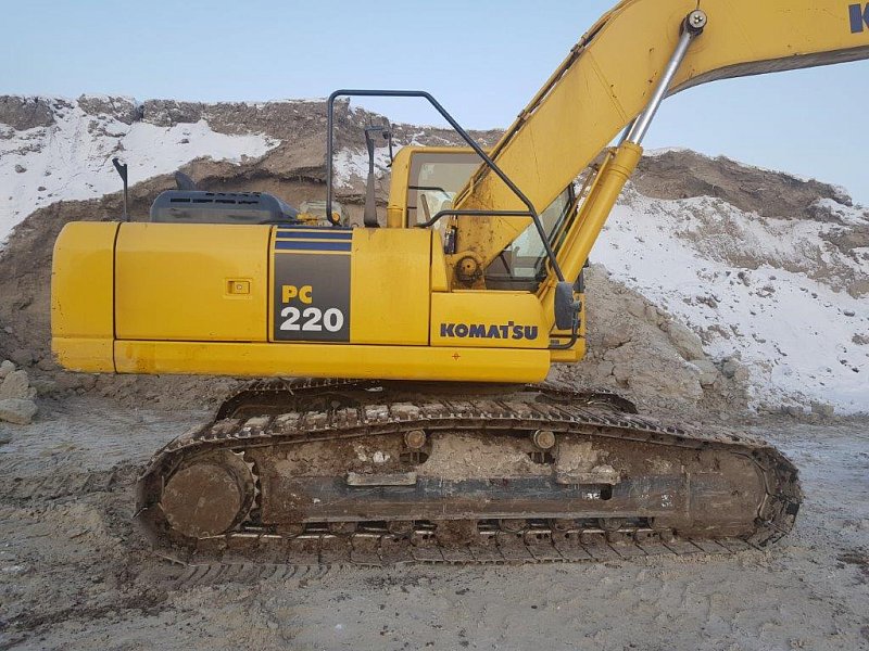 Гусеничный экскаватор Komatsu PC220-8M0 (Y221242)